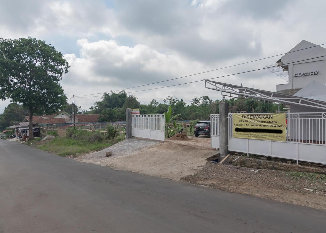 מלון Kadudampit Reddoorz Syariah Near Wisata Situ Gunung Sukabumi מראה חיצוני תמונה