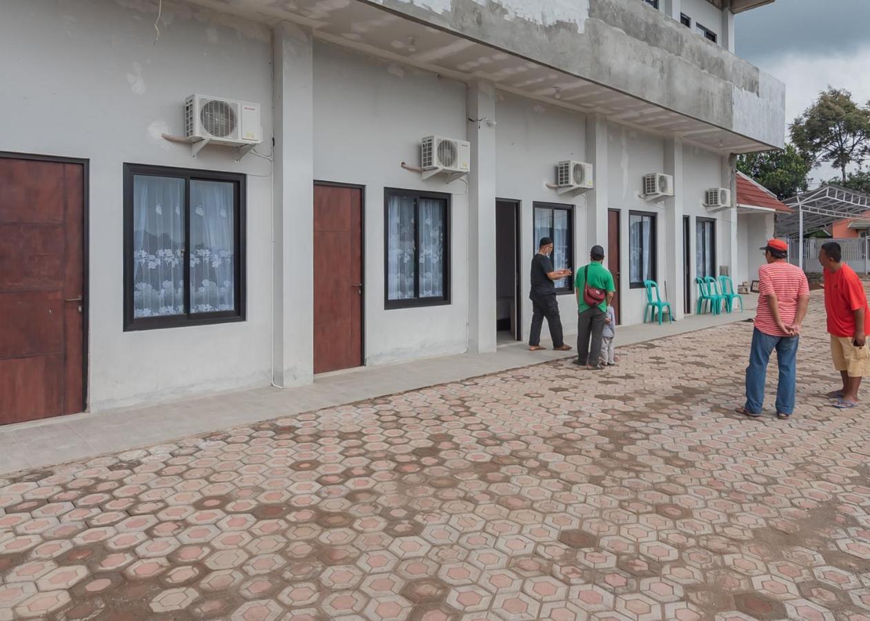 מלון Kadudampit Reddoorz Syariah Near Wisata Situ Gunung Sukabumi מראה חיצוני תמונה
