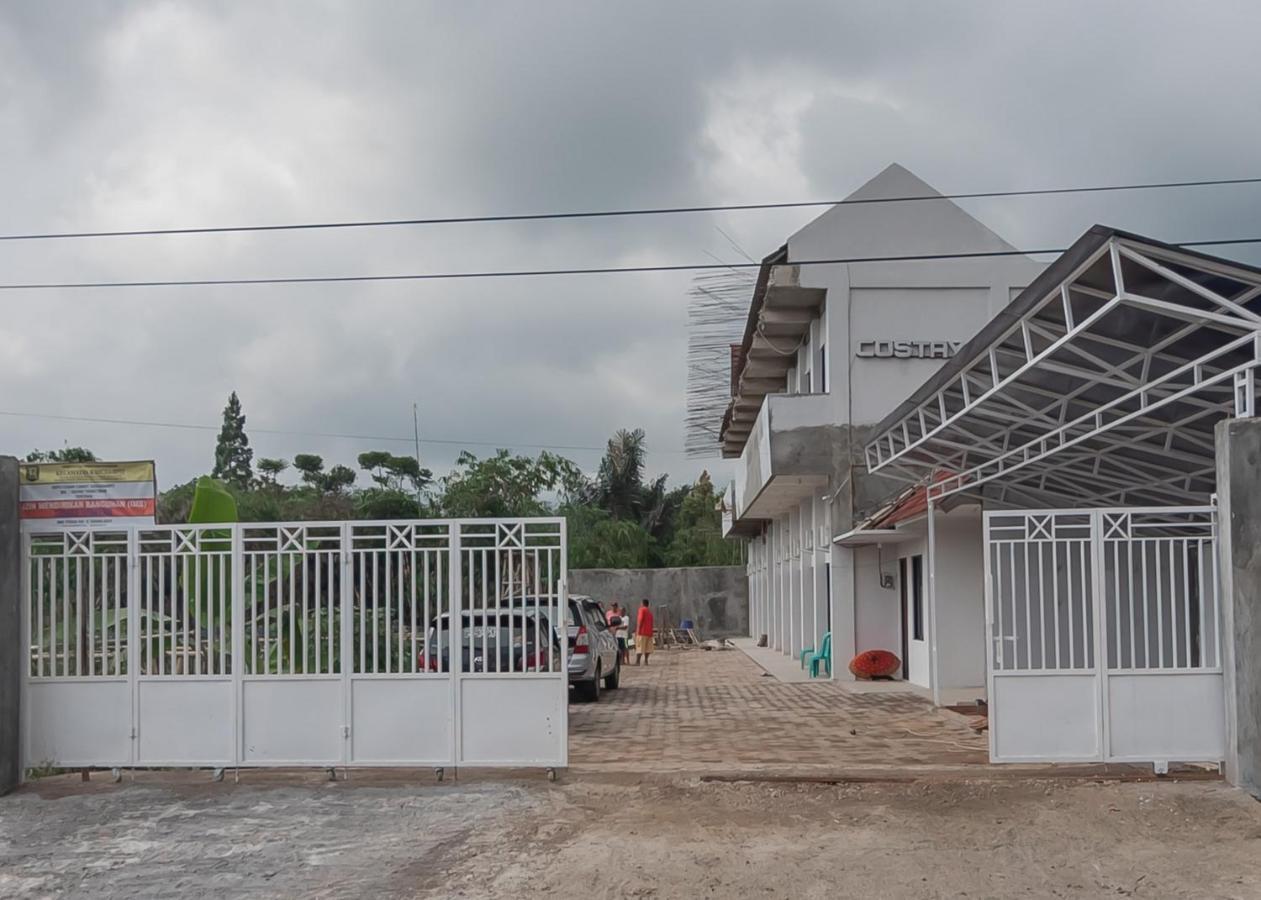מלון Kadudampit Reddoorz Syariah Near Wisata Situ Gunung Sukabumi מראה חיצוני תמונה
